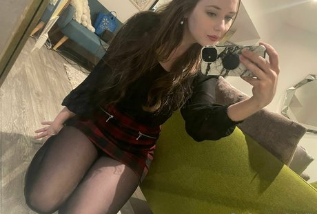 itshollie star hot photos