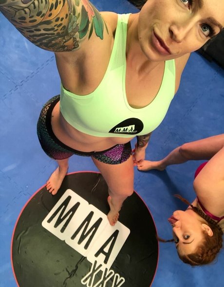 alexxavice hot model picture