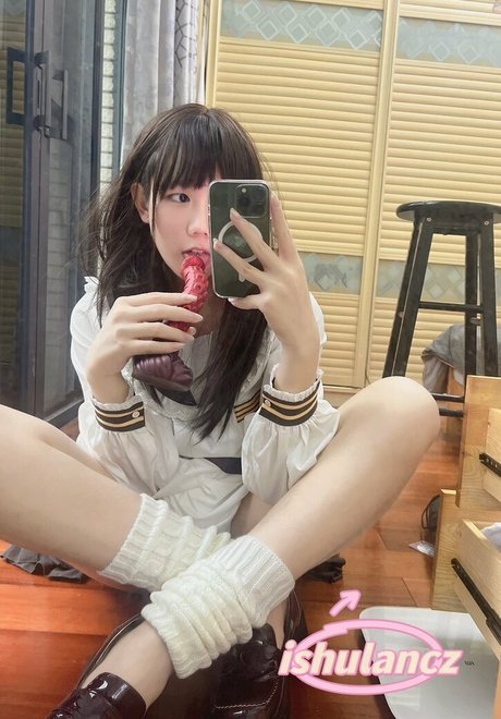 ishulancz123 pornstar pretty pics