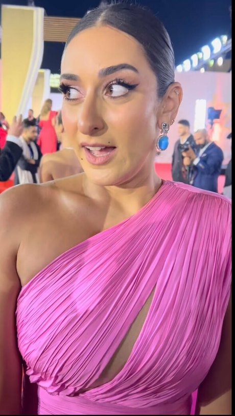 Amina Khalil art star img