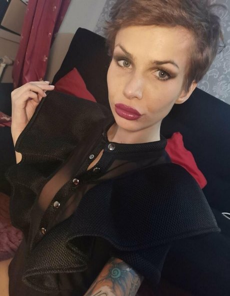 elenahug model nude pictures