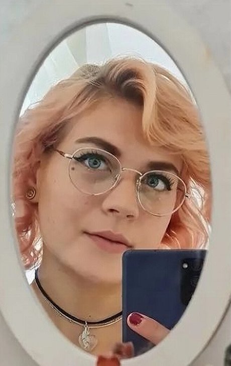 Caroline Haas hd pornstar image