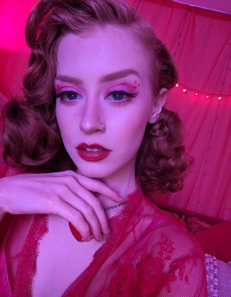 lunarouxfree nudes actress img