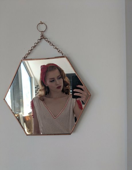 lunarouxfree adult star photo