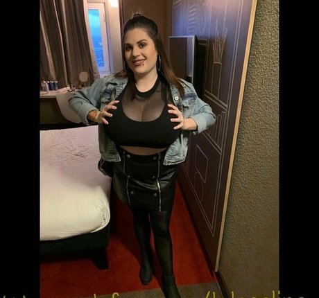 lolaceline nude actress photos