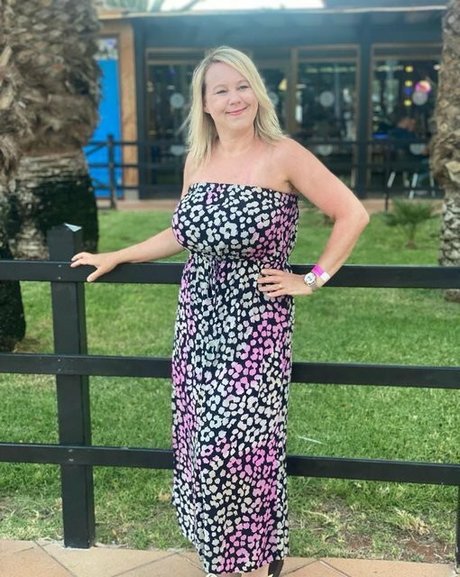 Mrs Hotwife nice model pic