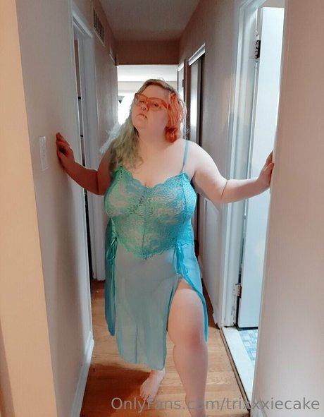 trixxxiecake naked actress picture