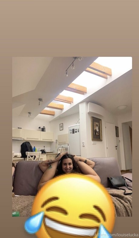 ilouisekari naked model image