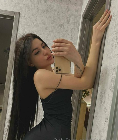 honeyaly model erotic pic