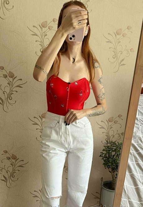 kiraroxxx art actress picture