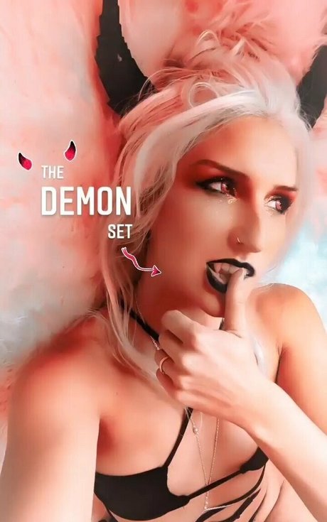 spicywookiee hd actress pictures