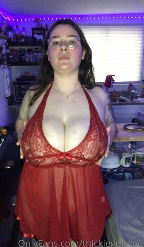 thickiegqueen naked model galleries