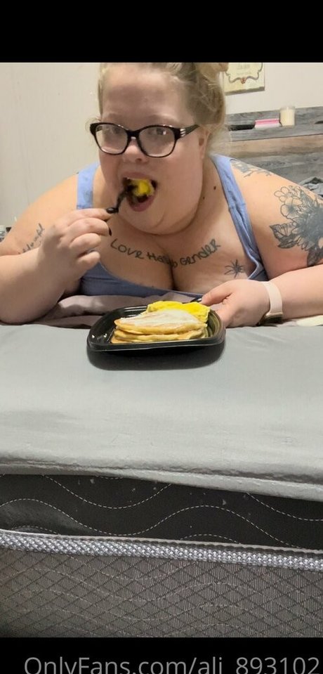 ali 893102 naked actress photos