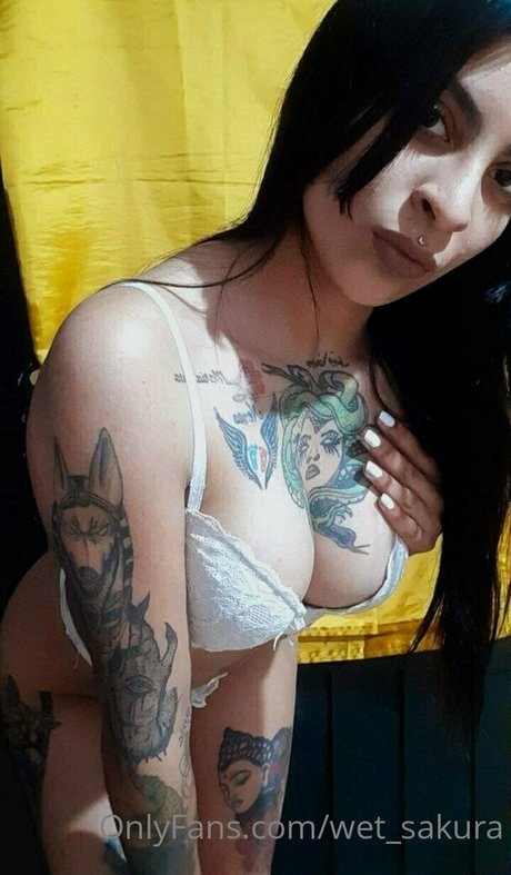 wet sakura nice model pic