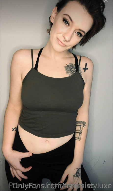 freemistyluxe naked model picture