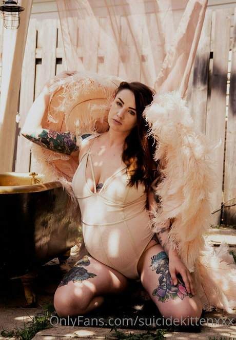 suicidekittenxxx sexy actress picture