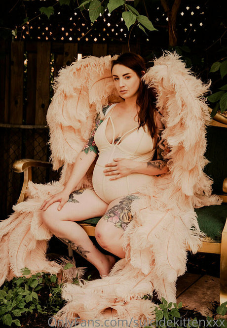 suicidekittenxxx pornstar naked picture