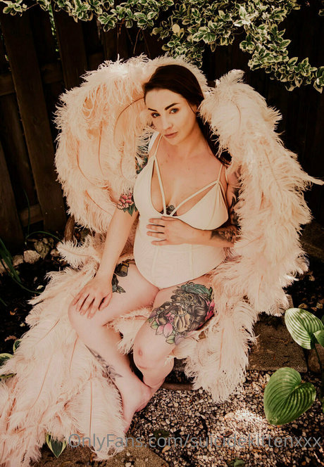 suicidekittenxxx nude model archive