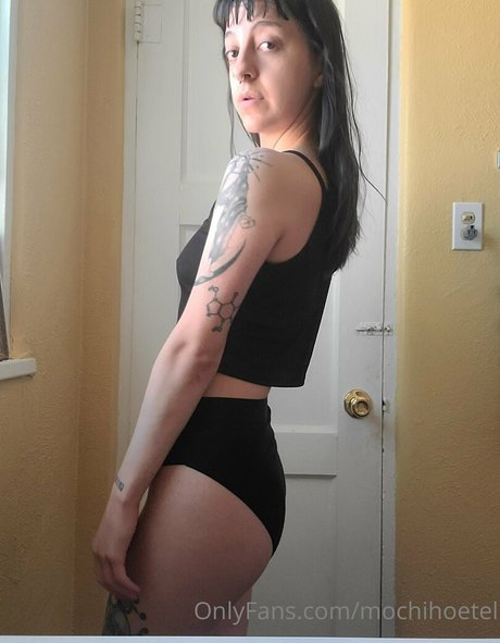 mochihoetel model pretty picture