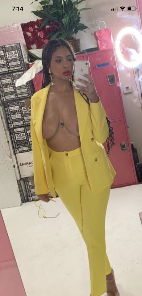 Annamariesarai nude model picture