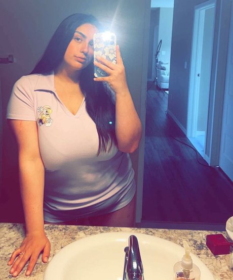 Jazminealeahh star sexy pictures