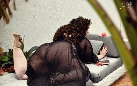 i mays pornstar nude picture