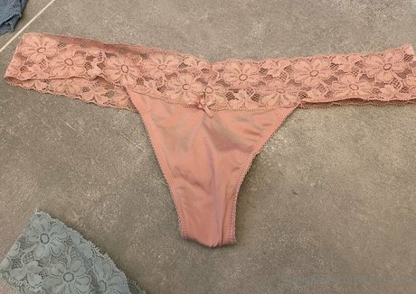 buttstrutt star nude gallery