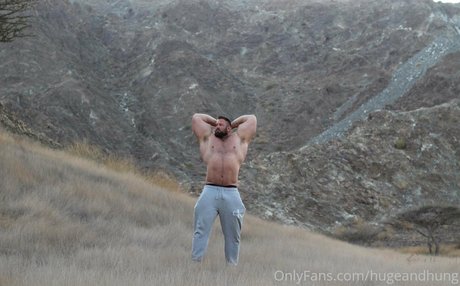 hugeandhung Quick model image