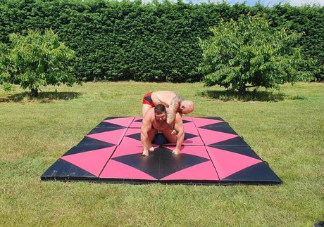 hugeandhung model erotic picture