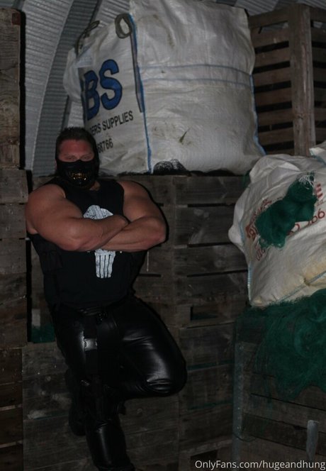 hugeandhung star nudes image