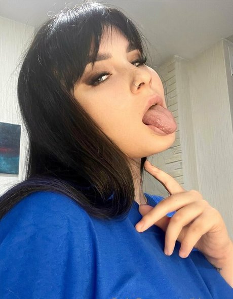 kira aa model sexy pic