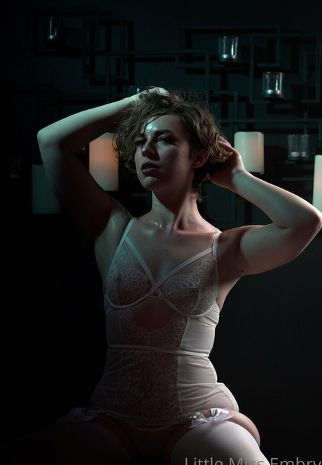 littlemissembry art model pic