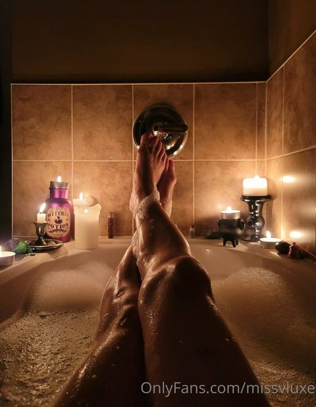 missvluxe star naked photo