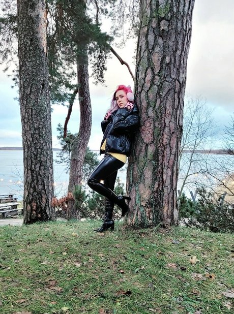 enicat model top pictures