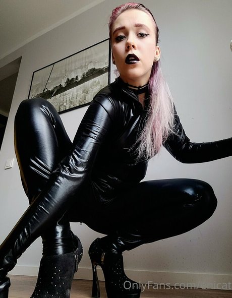 enicat model art photos