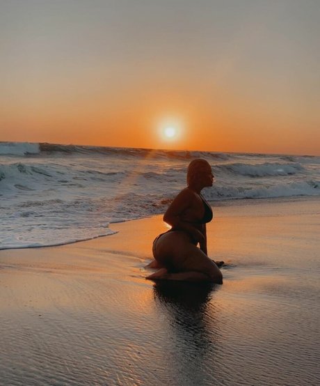 YackguZ exclusive pornstar photo