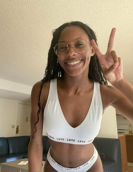 blackandyellownsfw exclusive model pics