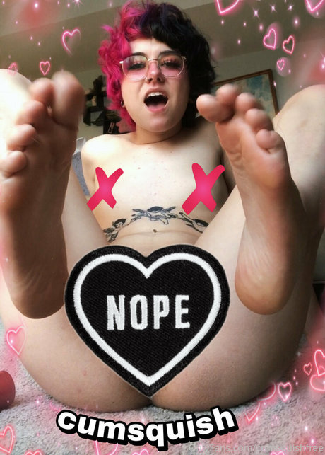 cumsquishfree star hot photo