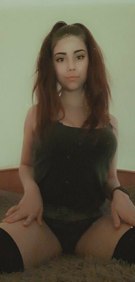 marywinter model top photo