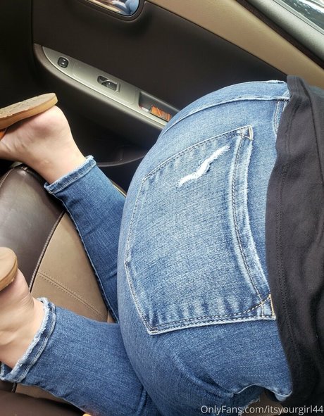 itsyourgirl44 hot pornstar image