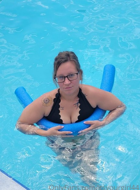 itsyourgirl44 porn model image