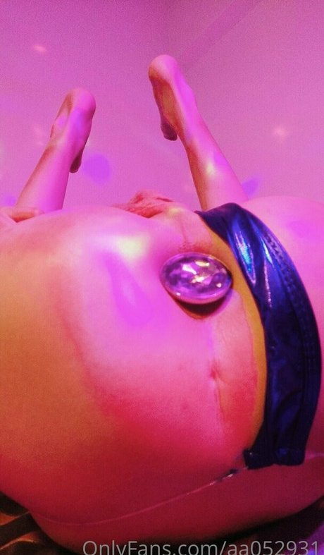 aa052931 star naked img