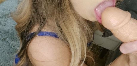 littlemisslouj pornographic model photo