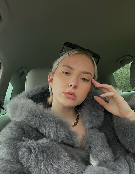 naohlyfur hot actress img