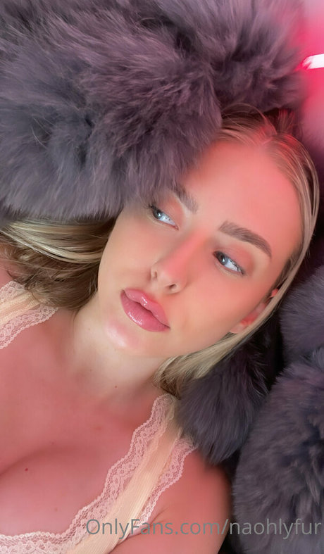 naohlyfur pretty model pictures