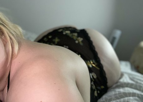 phatpeach27x pornstar erotic photo