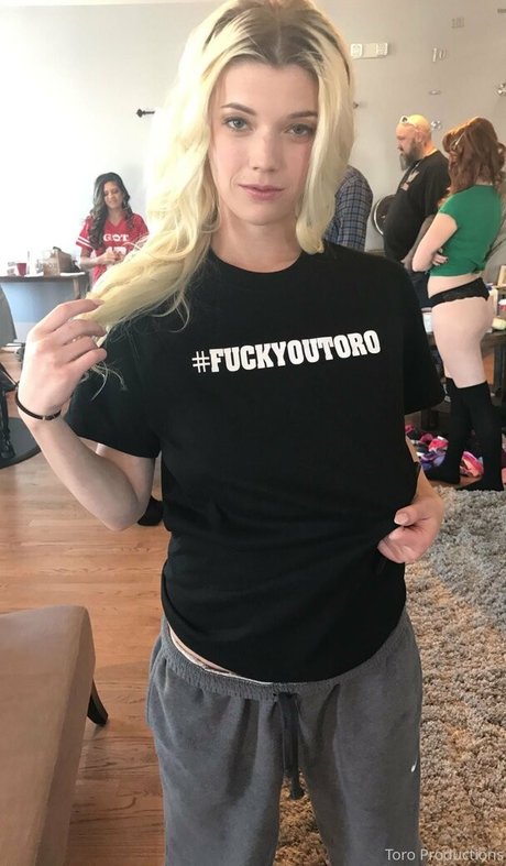 toroproductions model sexy images