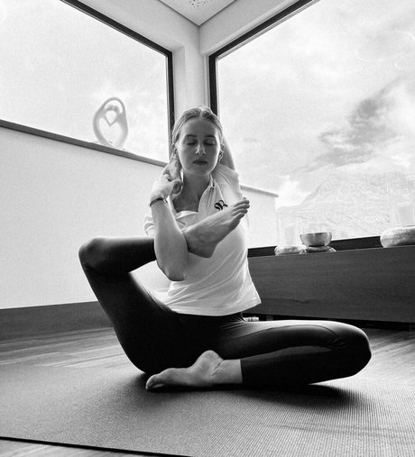 Lucaciu Larisa star pretty gallery