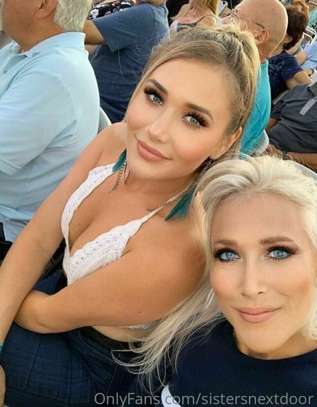 sistersnextdoor hot model image