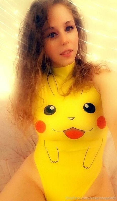 pinkpineapple63 model nude pic